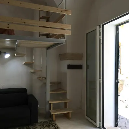 Two-room In The Historic Center クトロフィアーノ
